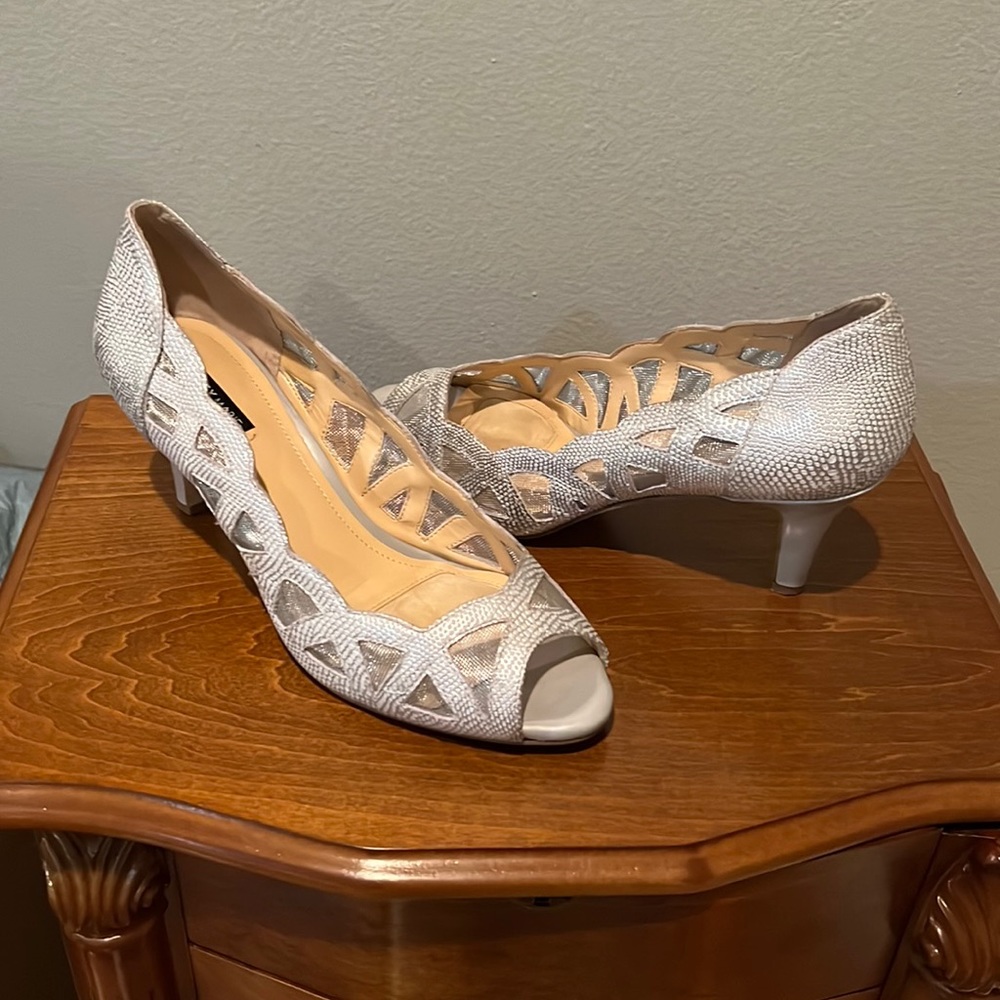 Silver pumps